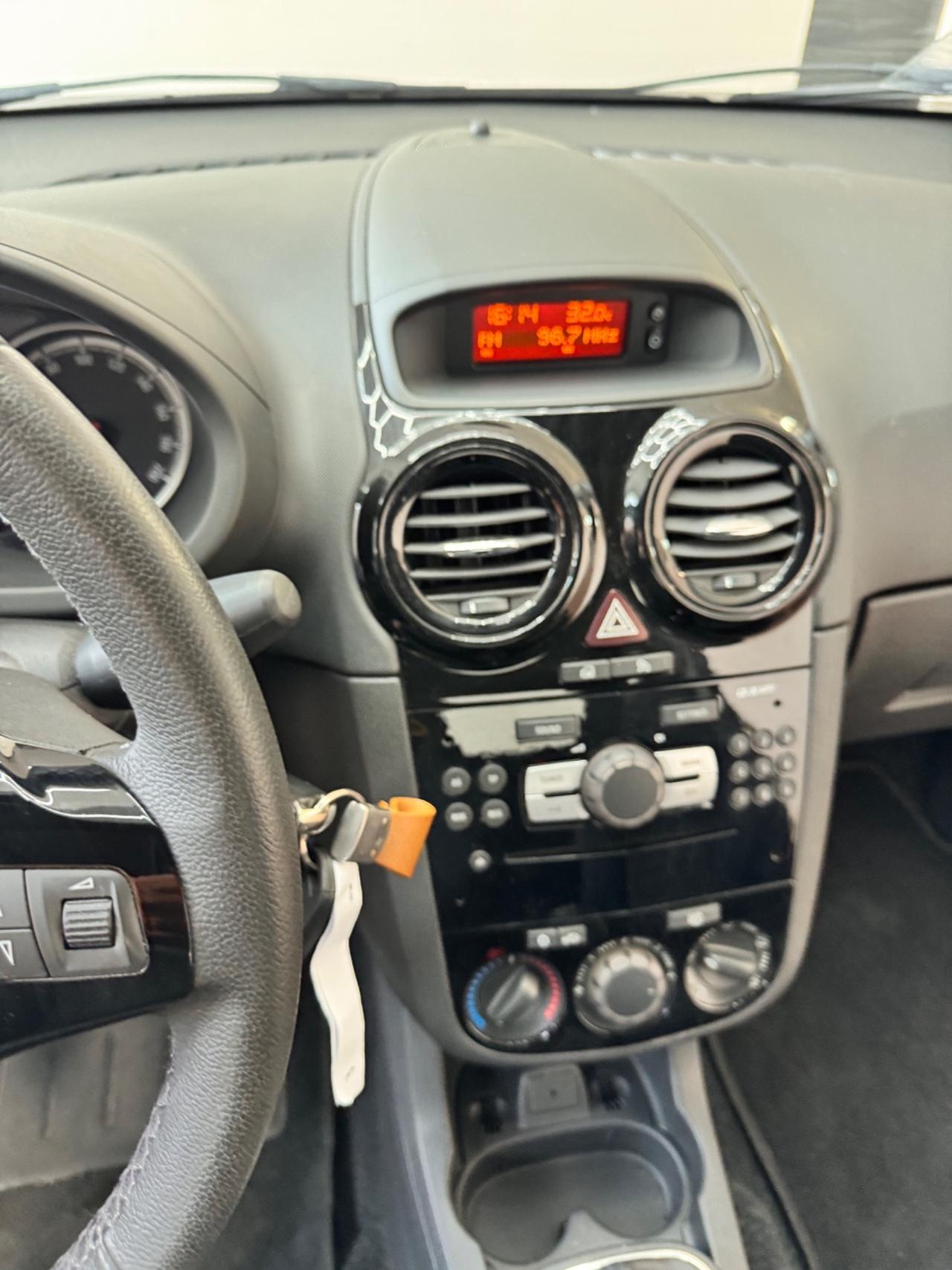 Opel Corsa 1.2 benzina 3 porte