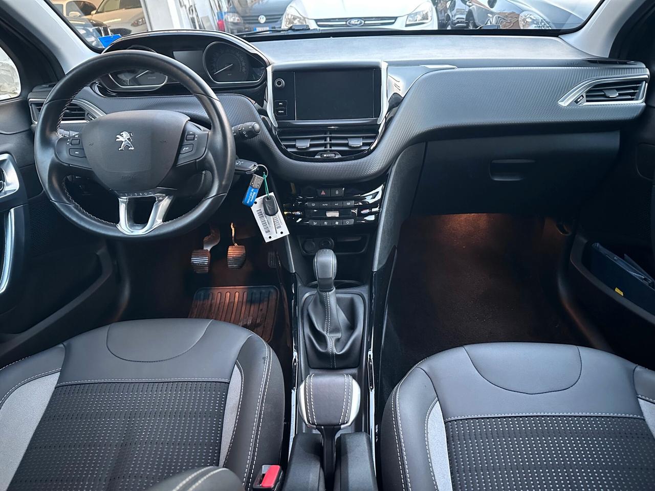 Peugeot 2008 PureTech 82 Allure*EURO6*28.000KM*