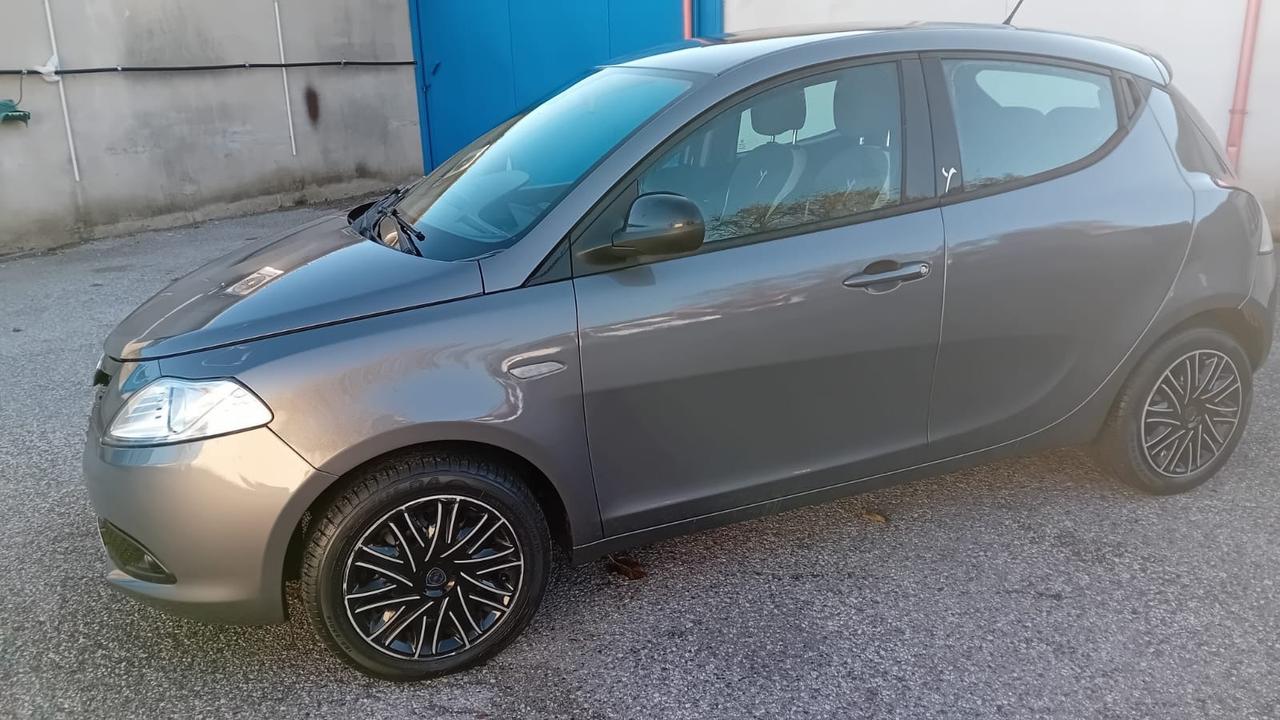 Lancia ypsilon 1.2 benz km 94000-09/2015