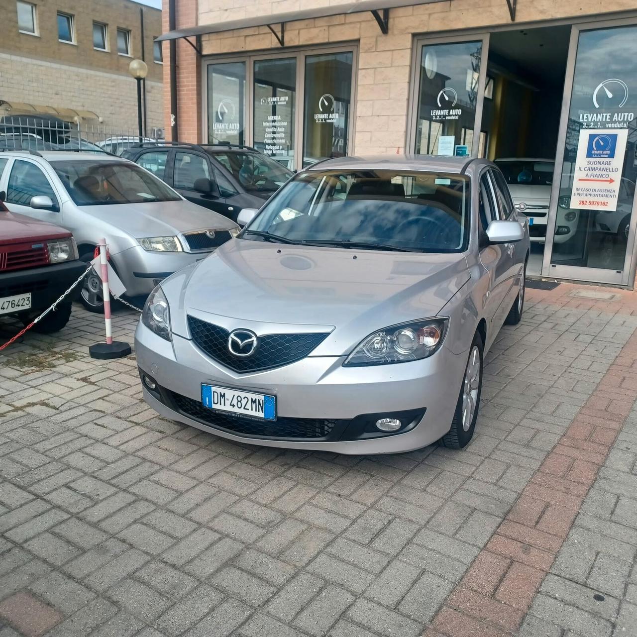 110.118 MAZDA 3 SEMBRA NUOVA OK NEOPATENTATI