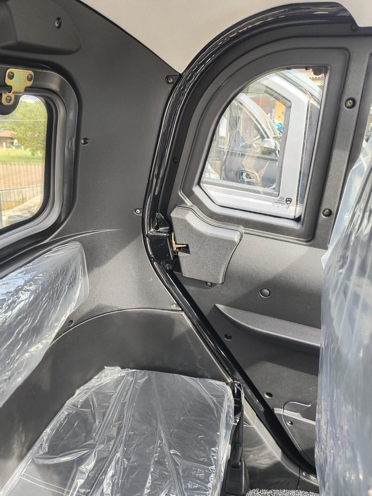 MINI AUTO DISABILI SCOOTER CABINATO ANZIANI