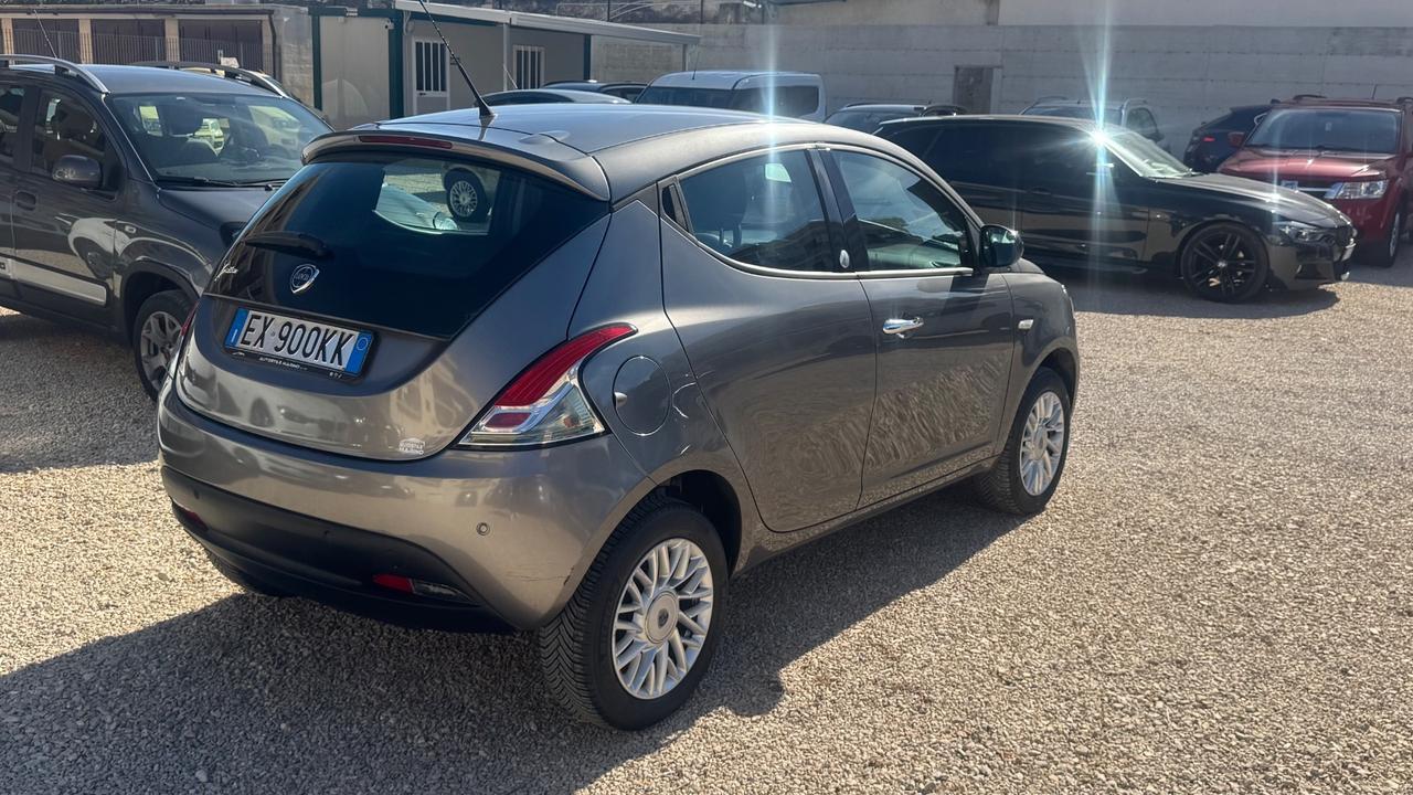 Lancia Ypsilon 0.9 TwinAir 85 CV 5 porte Metano Ecochic Gold