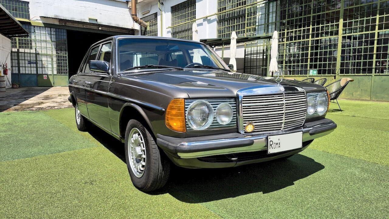 Mercedes-Benz 240 D Berlina W123 - 1980