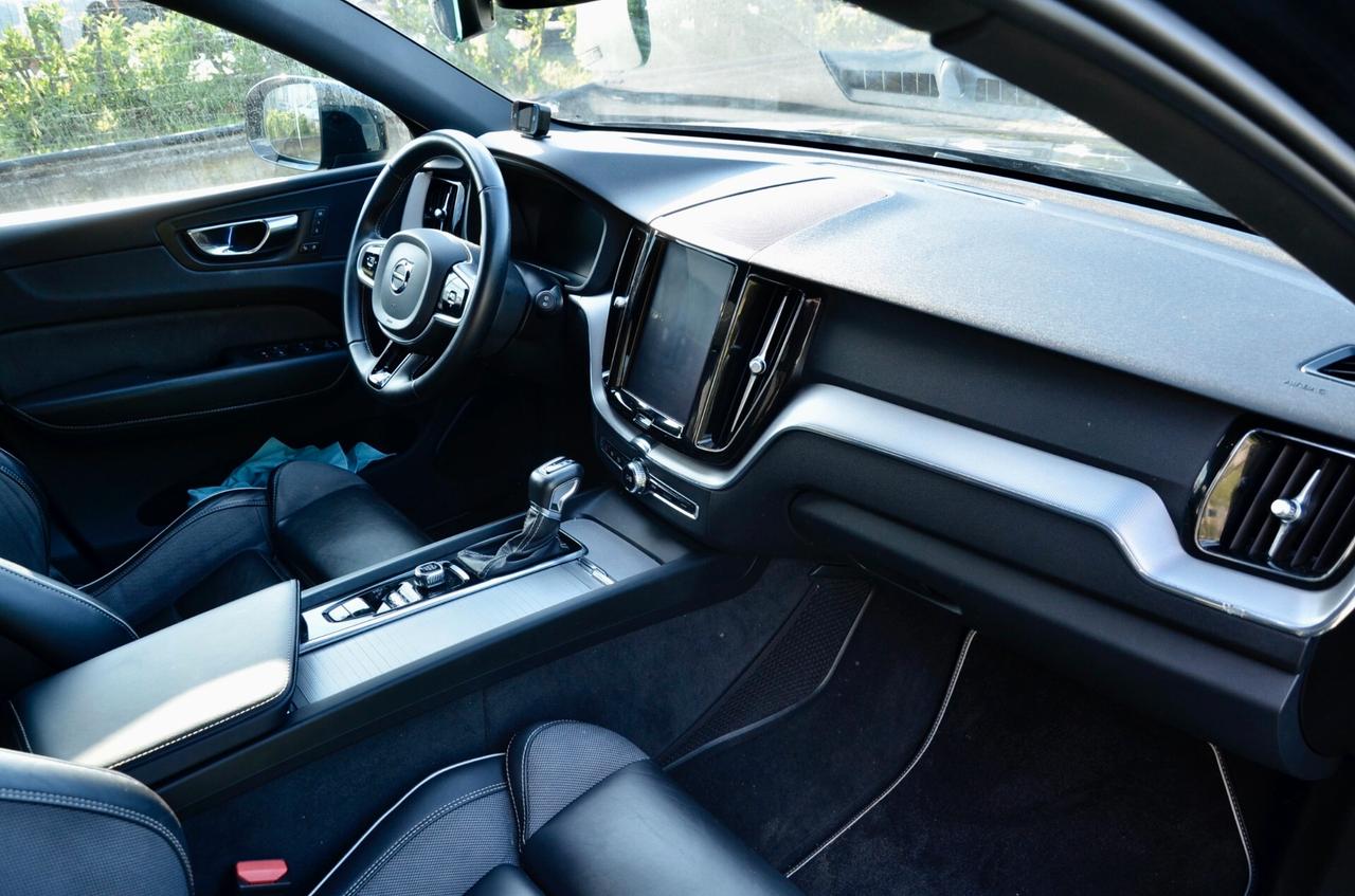 VOLVO XC60 2.0 d4 R-DESIGN AWD 190cv GEARTRONIC, UNICOPROPRIETARIO, UFF ITALIANA, EURO 6D, FULL LED, NAVI, 19", PERMUTE
