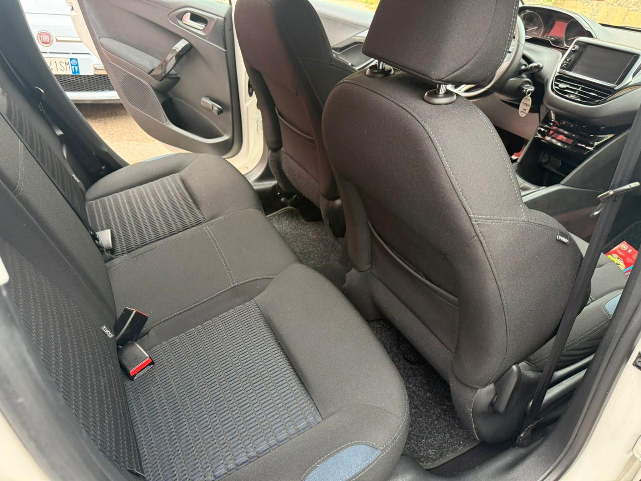 Peugeot 208 1.4 HDi 68cv Allure - 2014