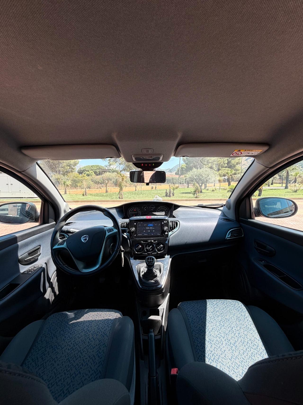 Lancia Ypsilon 1.0 Hybrid Gold | Compatta, Elegante e Super Accessoriata