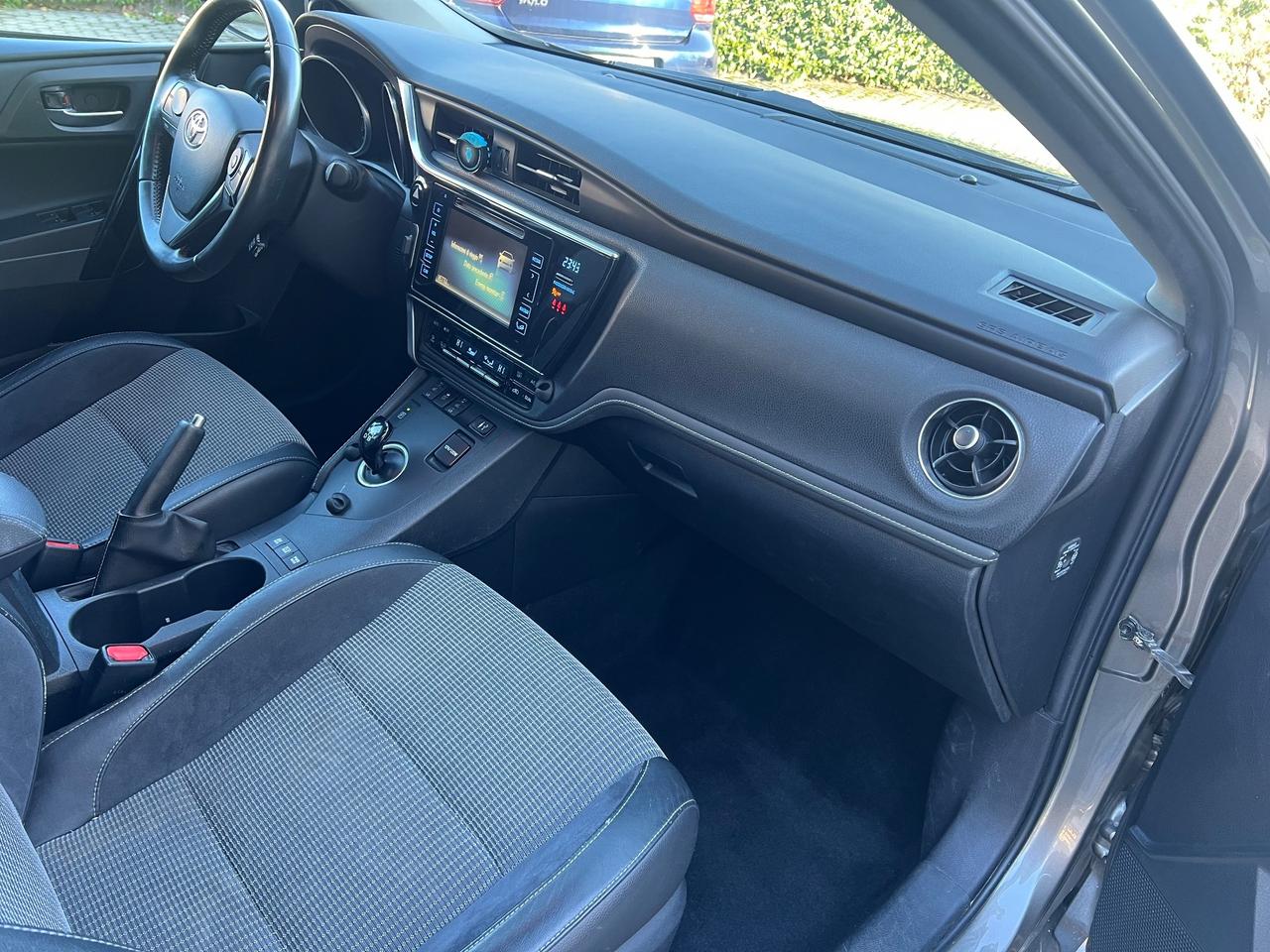 Toyota Auris Touring Sports 1.8 Hybrid Business