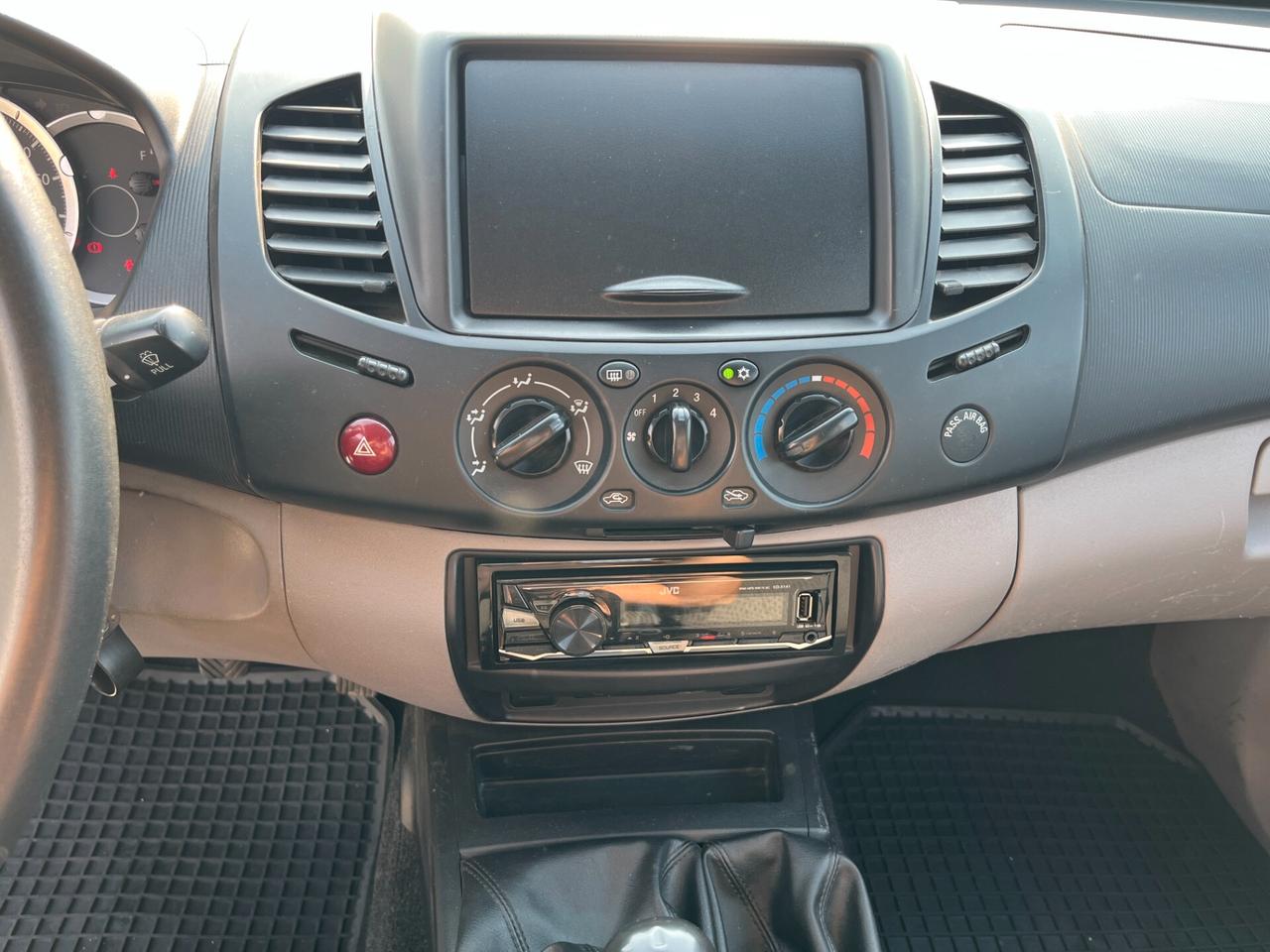Mitsubishi L200 2.5 DI-D/136CV Club Cab Invite DPF