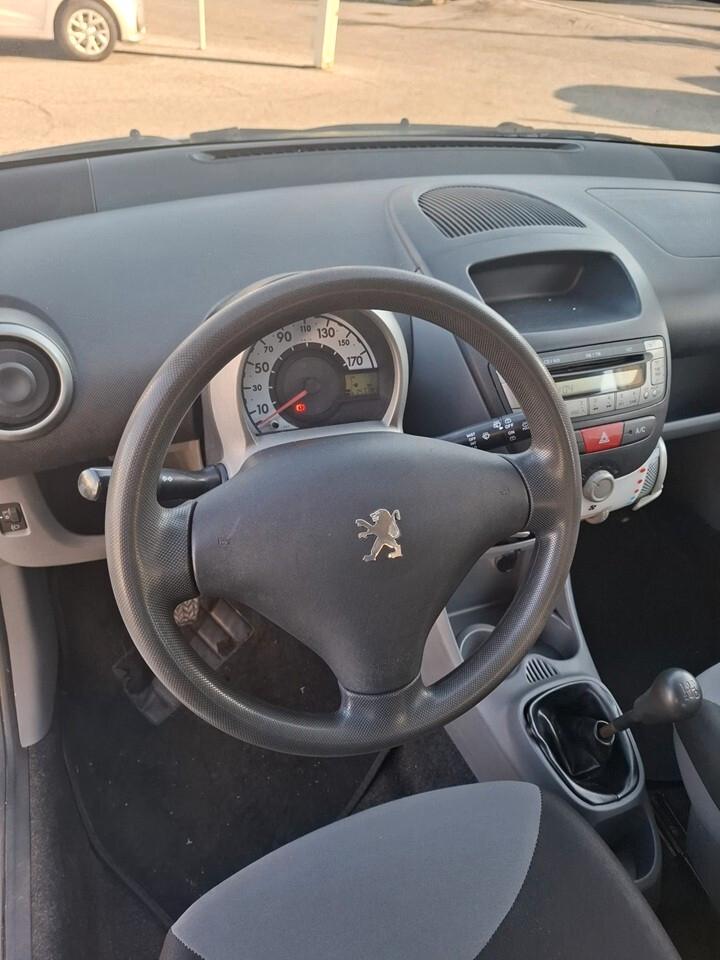 Peugeot 107 1.0 68CV 5p. Desir - 2011