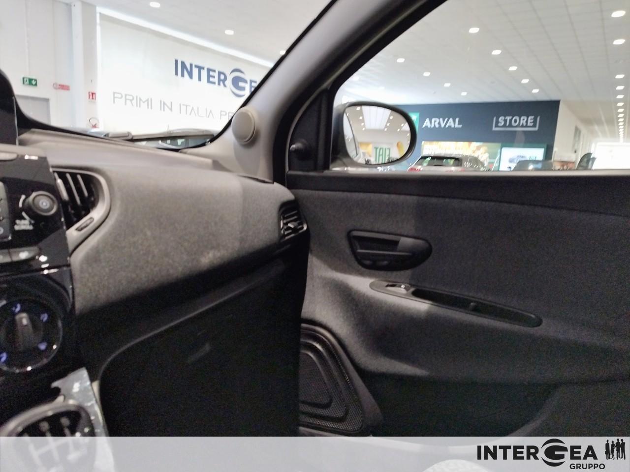 LANCIA Ypsilon 1.0 firefly hybrid Silver s&s 70cv