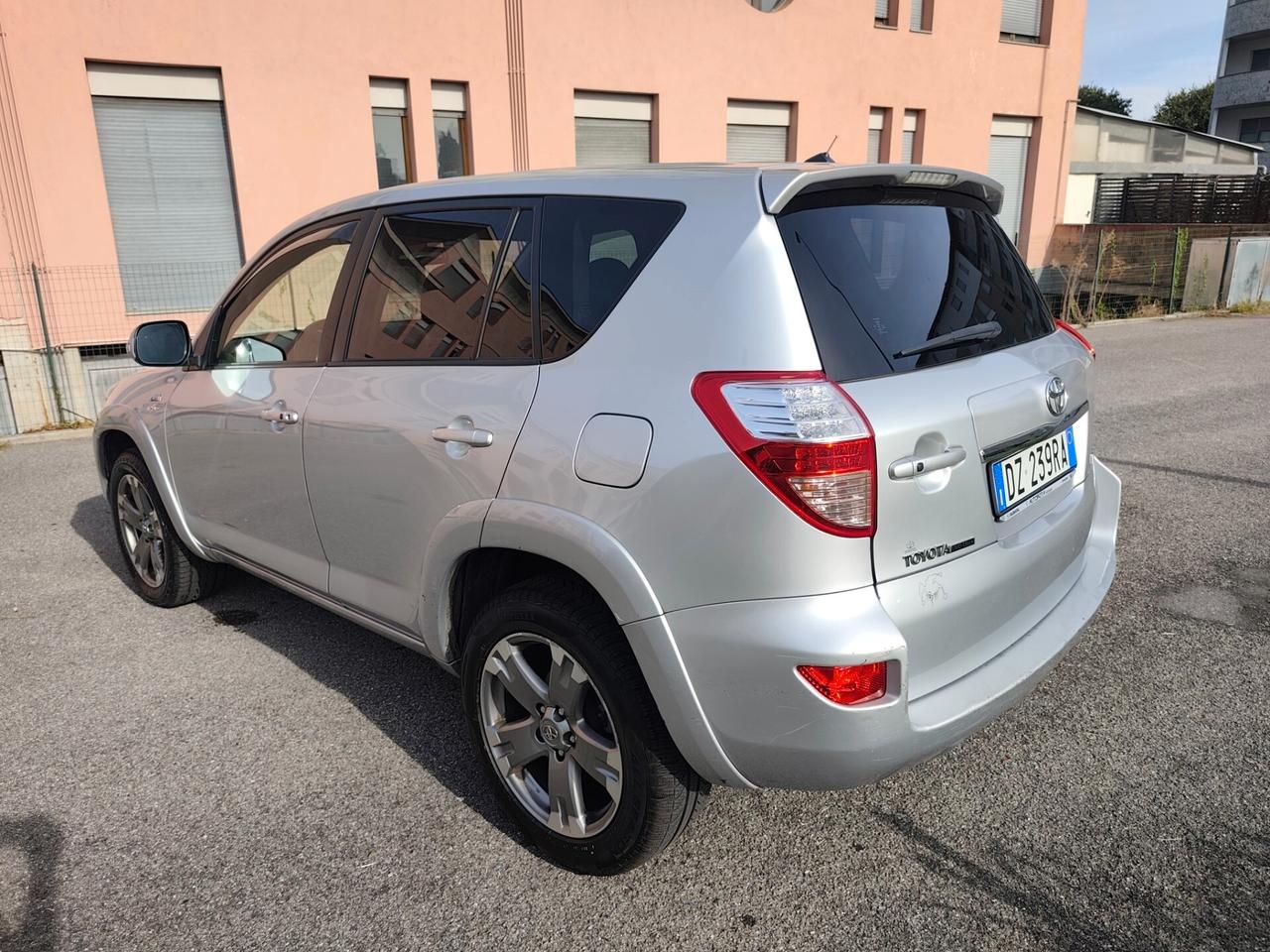 Toyota RAV4 4x4 automatico 2.2 D-Cat A/T 150 CV Luxury