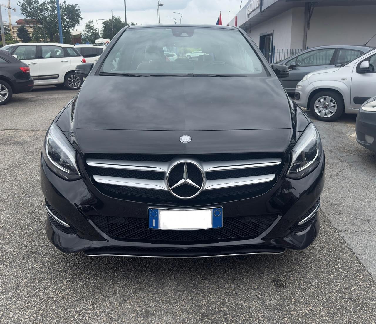 Mercedes-benz B 200 automatica.pelle. led. navi. sensori di parcheggio