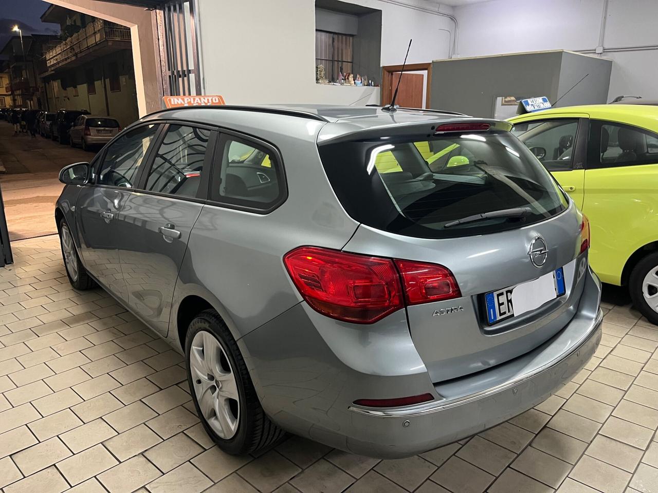 Opel Astra 1.4 Turbo 140CV Sports Tourer GPL 2014