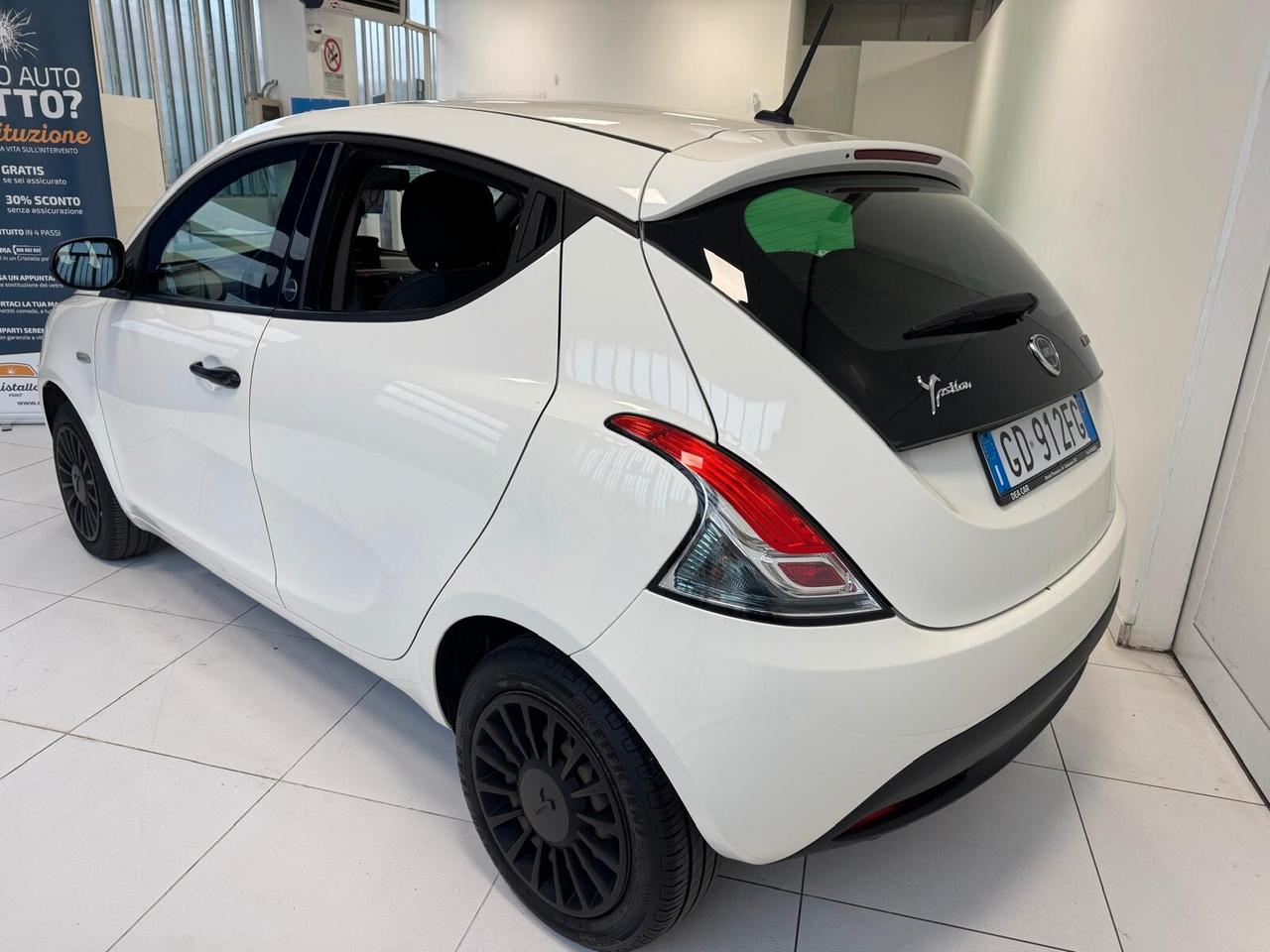Lancia Ypsilon 1.0 FireFly 5 porte S&S Hybrid Ecochic Silver