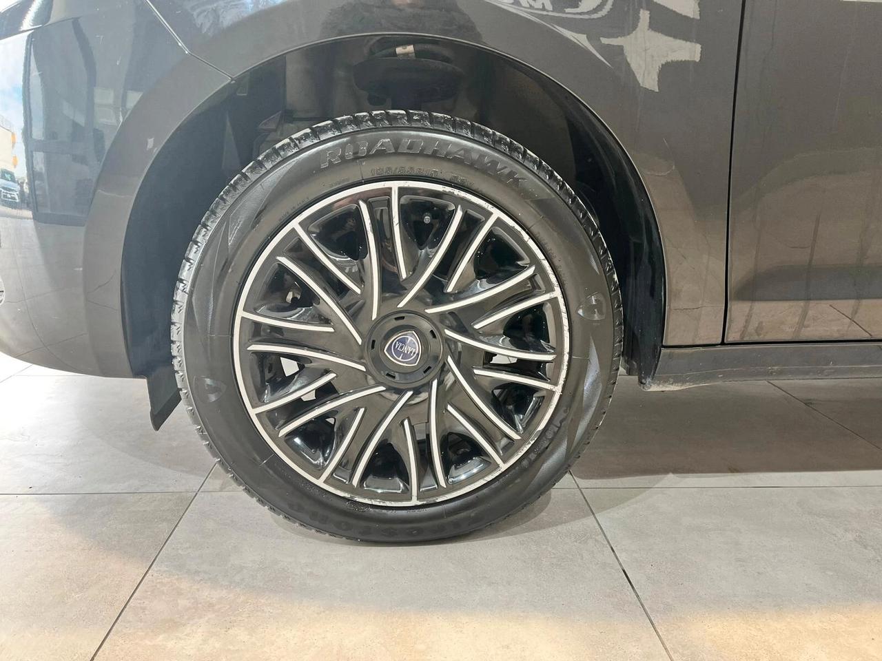 Lancia Ypsilon 1.0 FireFly 5 porte S&S Hybrid Silver