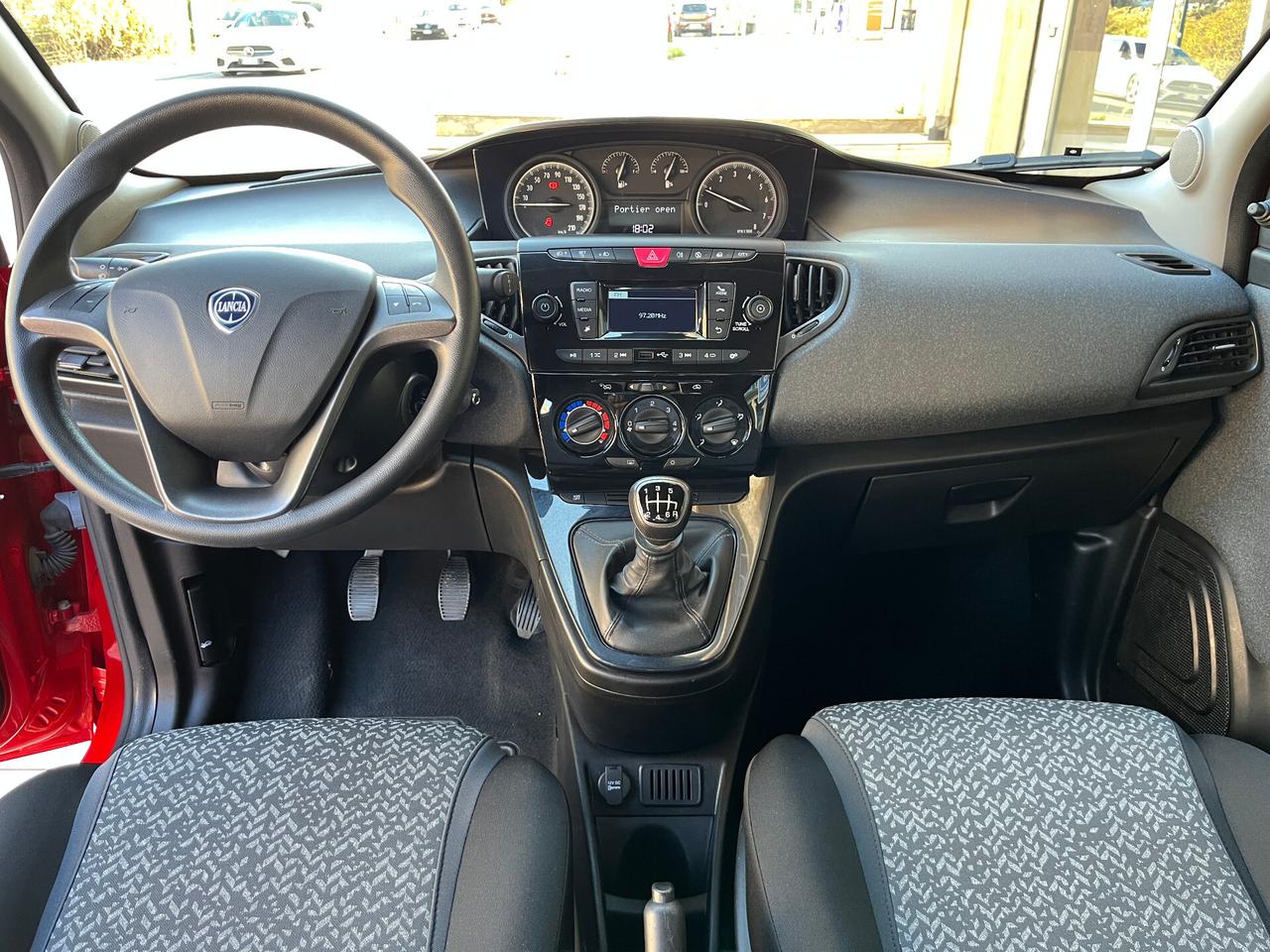 Lancia Ypsilon 1.0 Hybrid 5 porte 70cv -gz749ve-