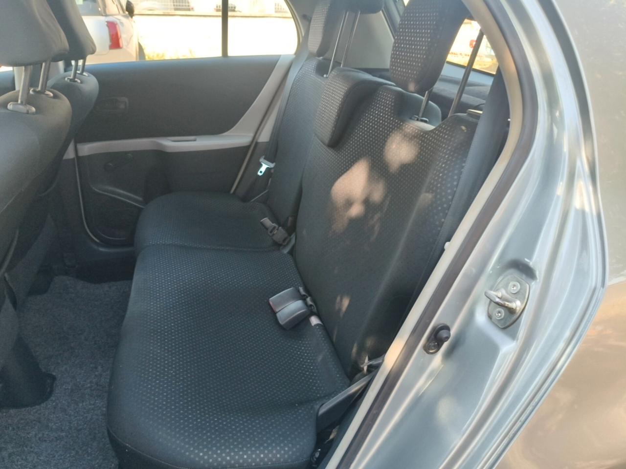 Toyota Yaris 1.0 5 porte SOLAMENTE 119.000 KM
