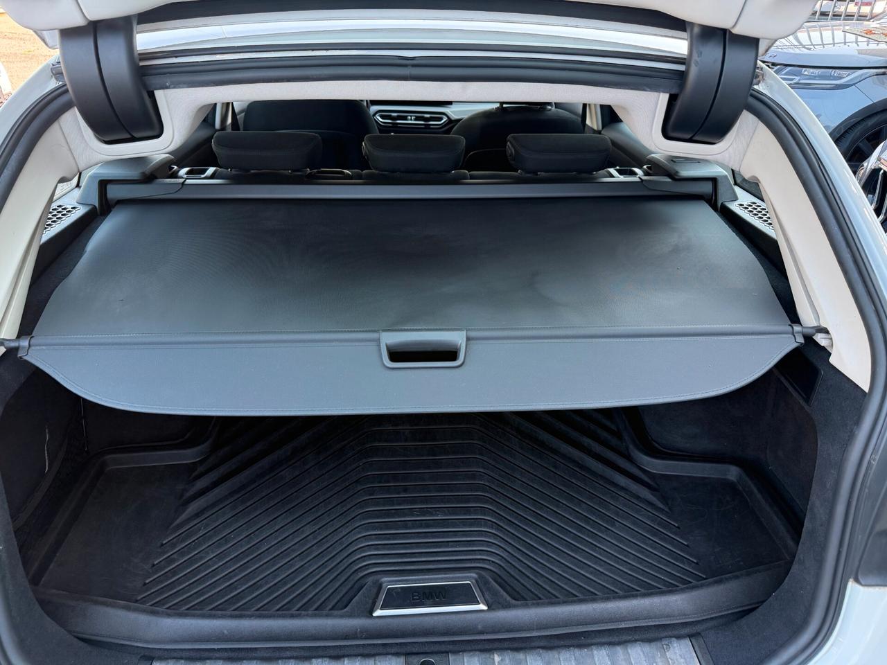 BMW 316 Touring mhev 48V auto