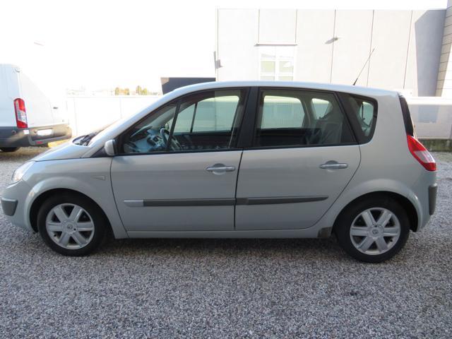 RENAULT Scenic 1.6 16V Confort Dynamique