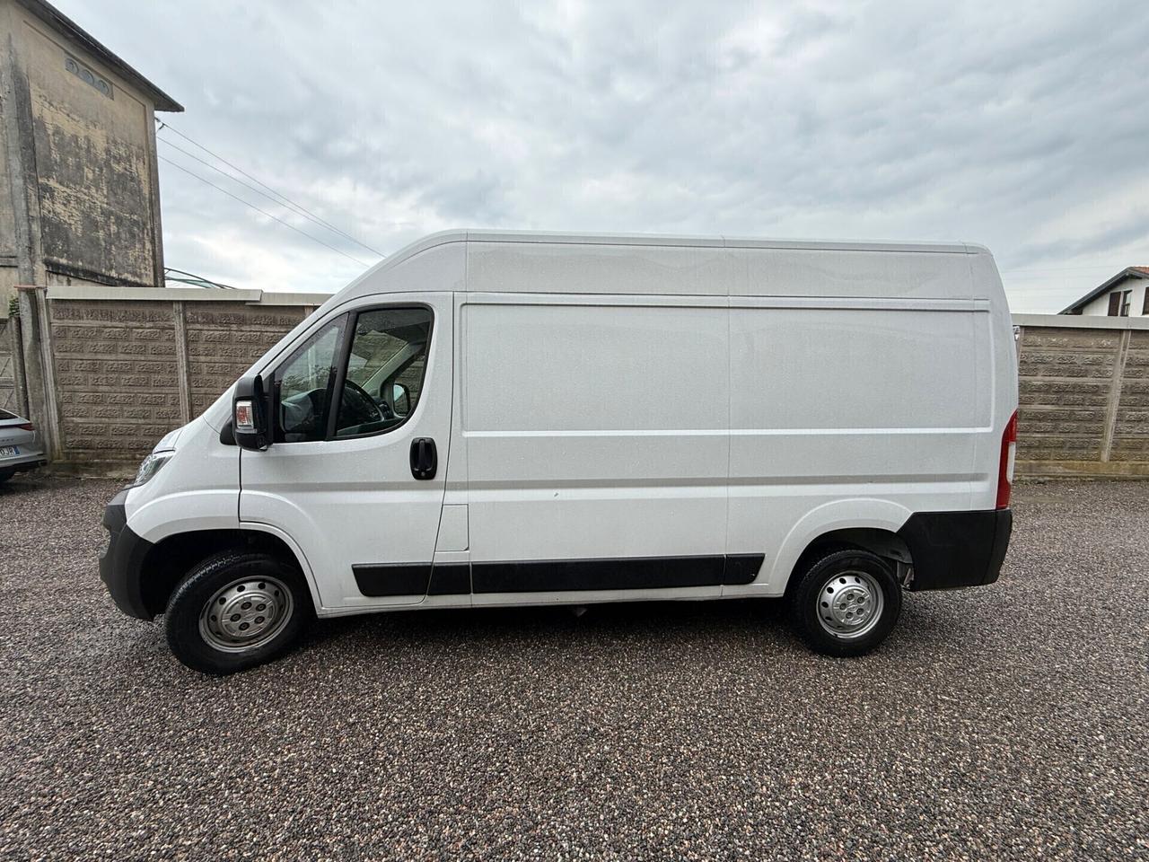 Opel Movano Passo Medio 2023