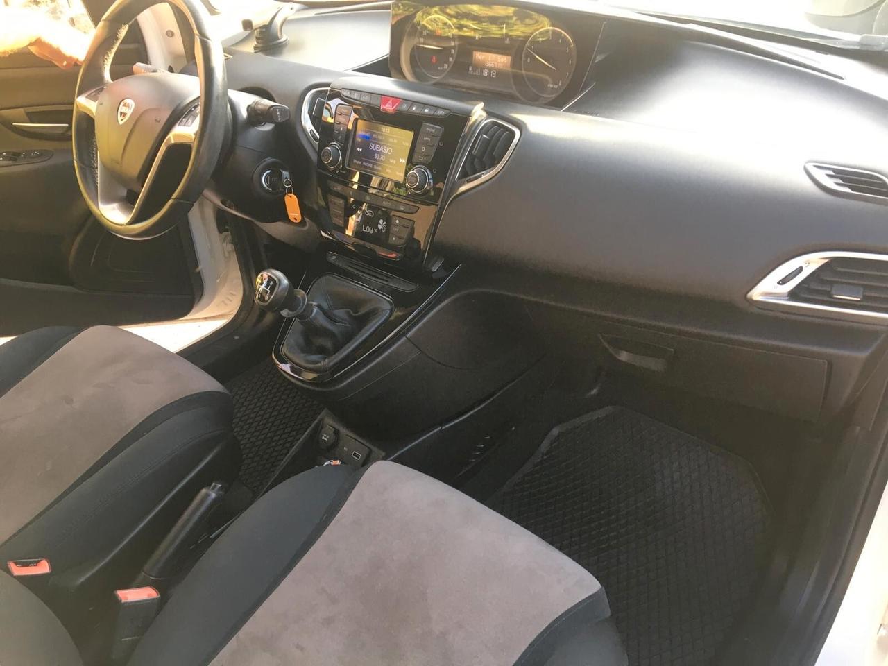 Lancia Ypsilon 0.9 TwinAir 5 porte Metano Ecochic Platinum