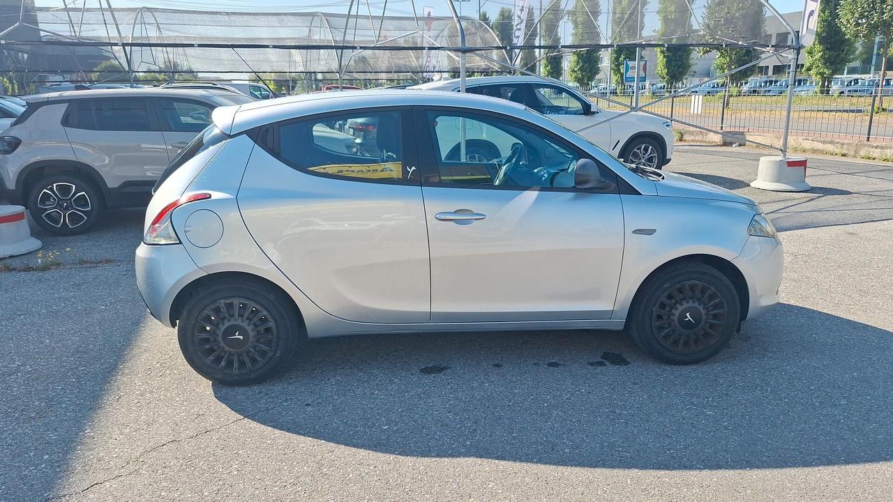 Lancia Ypsilon 1.2 69 CV 5 porte Elefantino