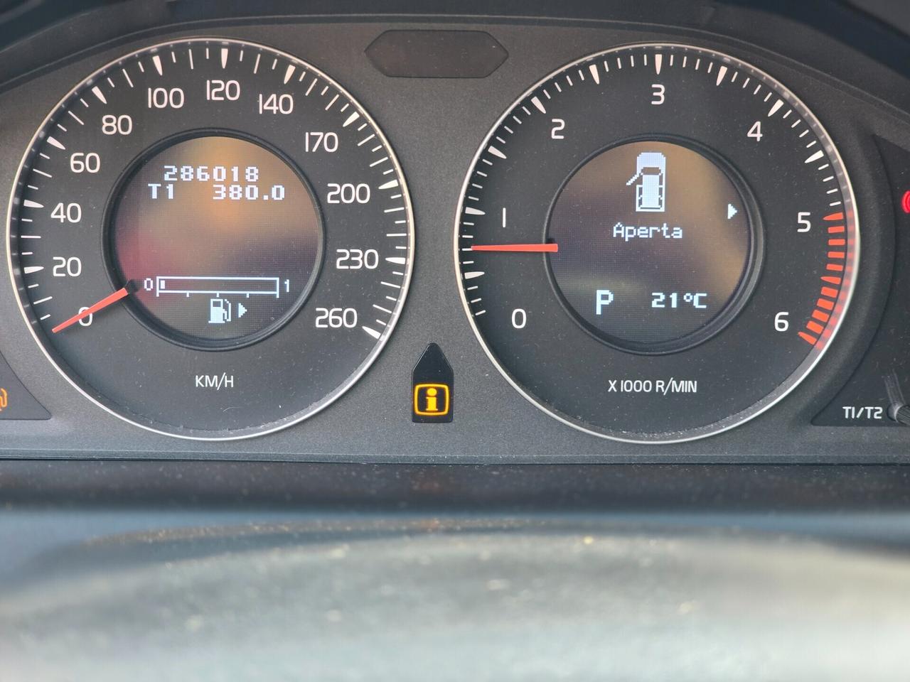 Volvo XC60 AWD 2.4/120KW/163CV /AUTOMATICO /SENSORI/PELLE/RSE