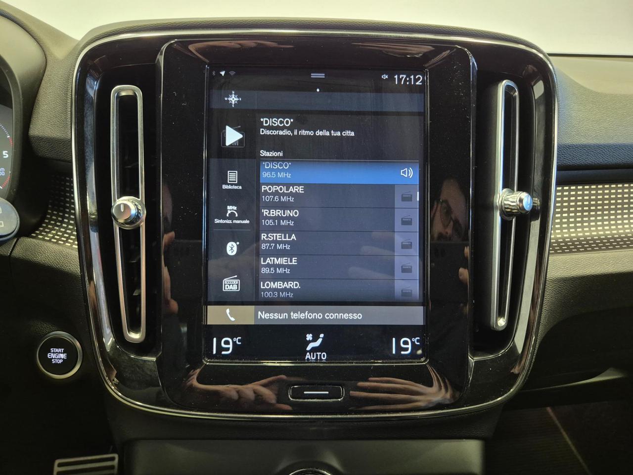 Volvo XC40 2.0 d3 R-design geartronic - UNIPROPRIETARIO - ACC/Lim - Cam