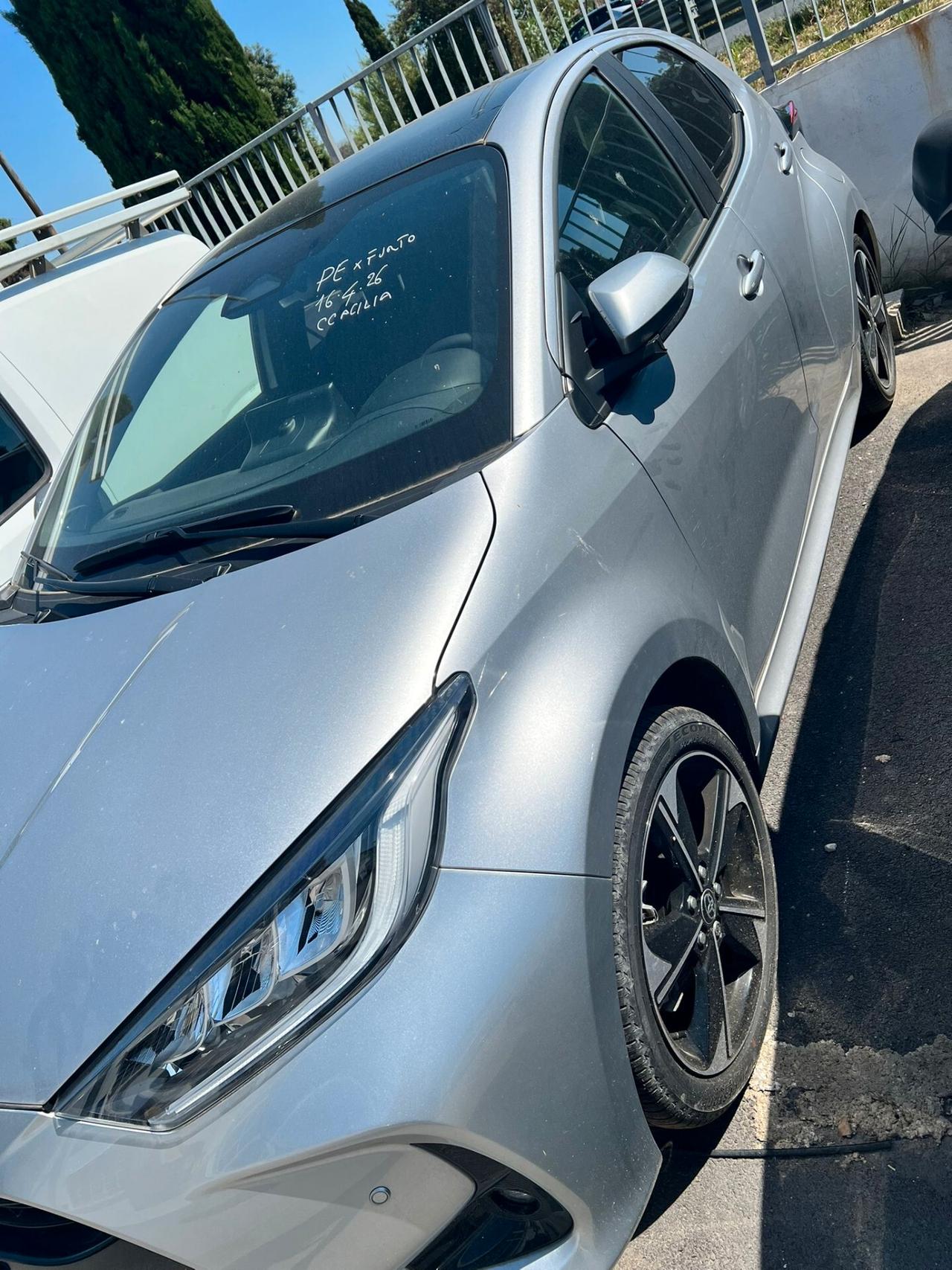 Toyota Yaris HYBRID FULL OPTIONAL