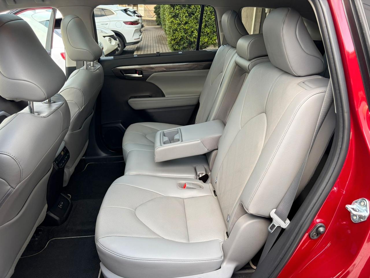Toyota Highlander 2.5h Lounge e-cvt AWD 7 posti