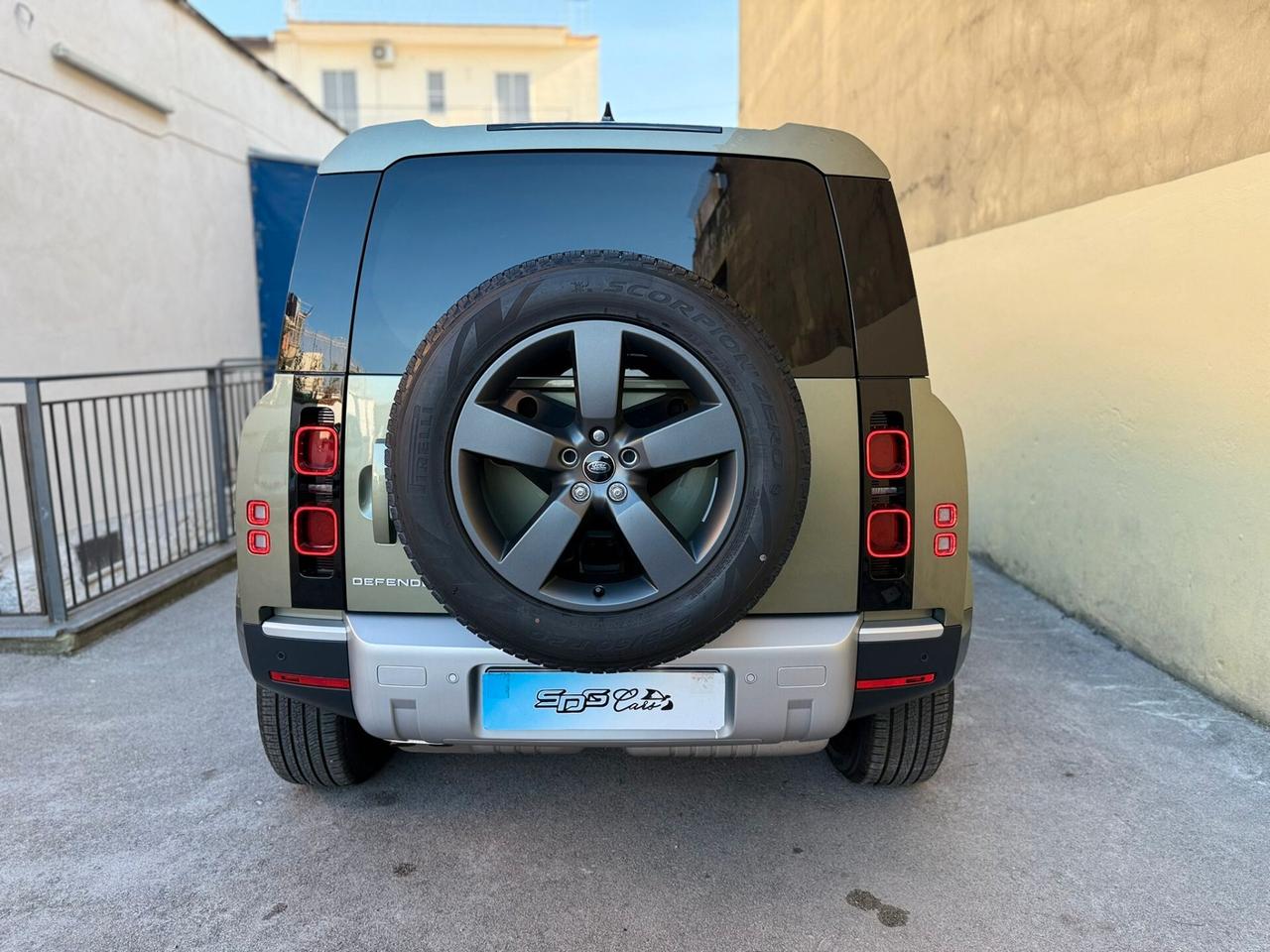 Land Rover Defender 110 3.0D I6 200 CV AWD Auto X-Dynamic SE