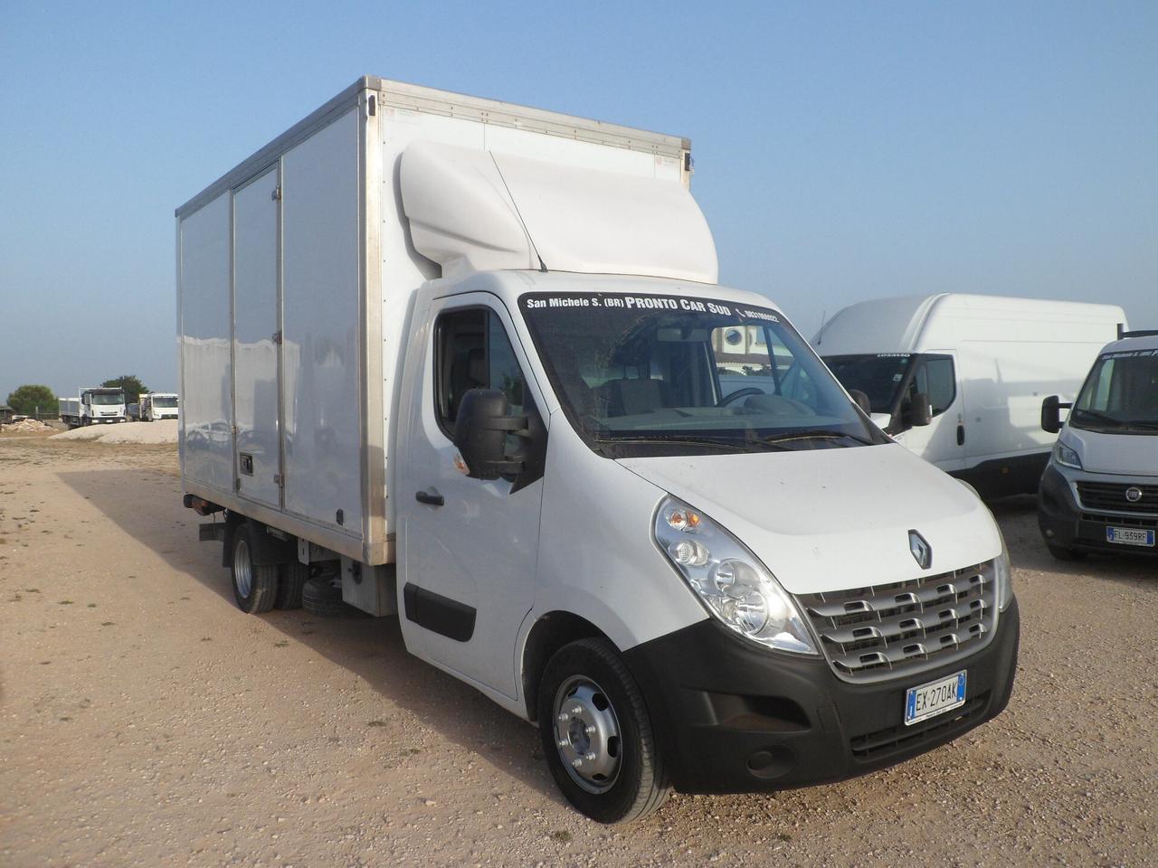 Renault Master furgonatura con pedana