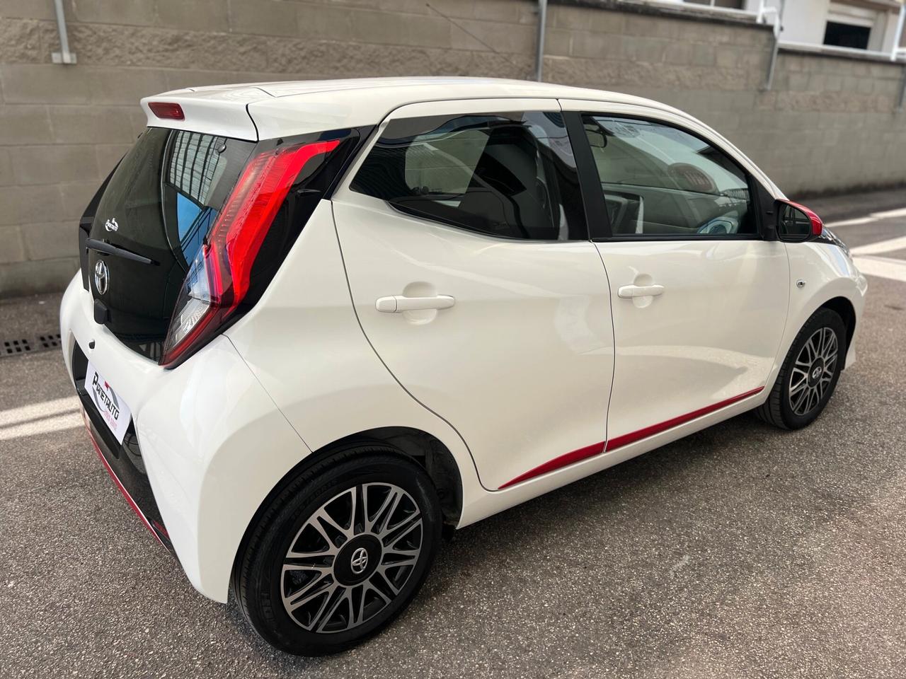 Toyota Aygo 5pt 1.0 72cv X-PLAY CLIMA/TELCAMERA/15; PERFETTA!!