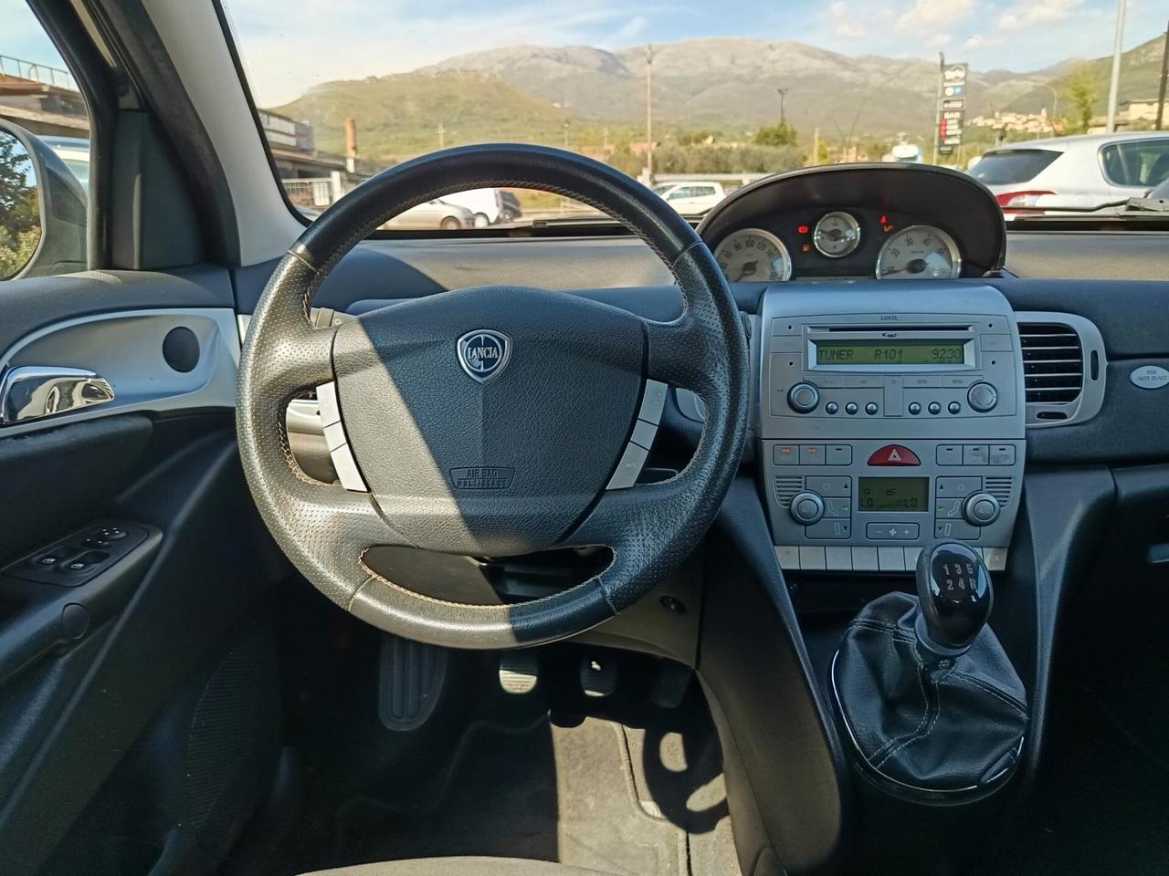 LANCIA Ypsilon 1.4GPL - NEOPATENTATI