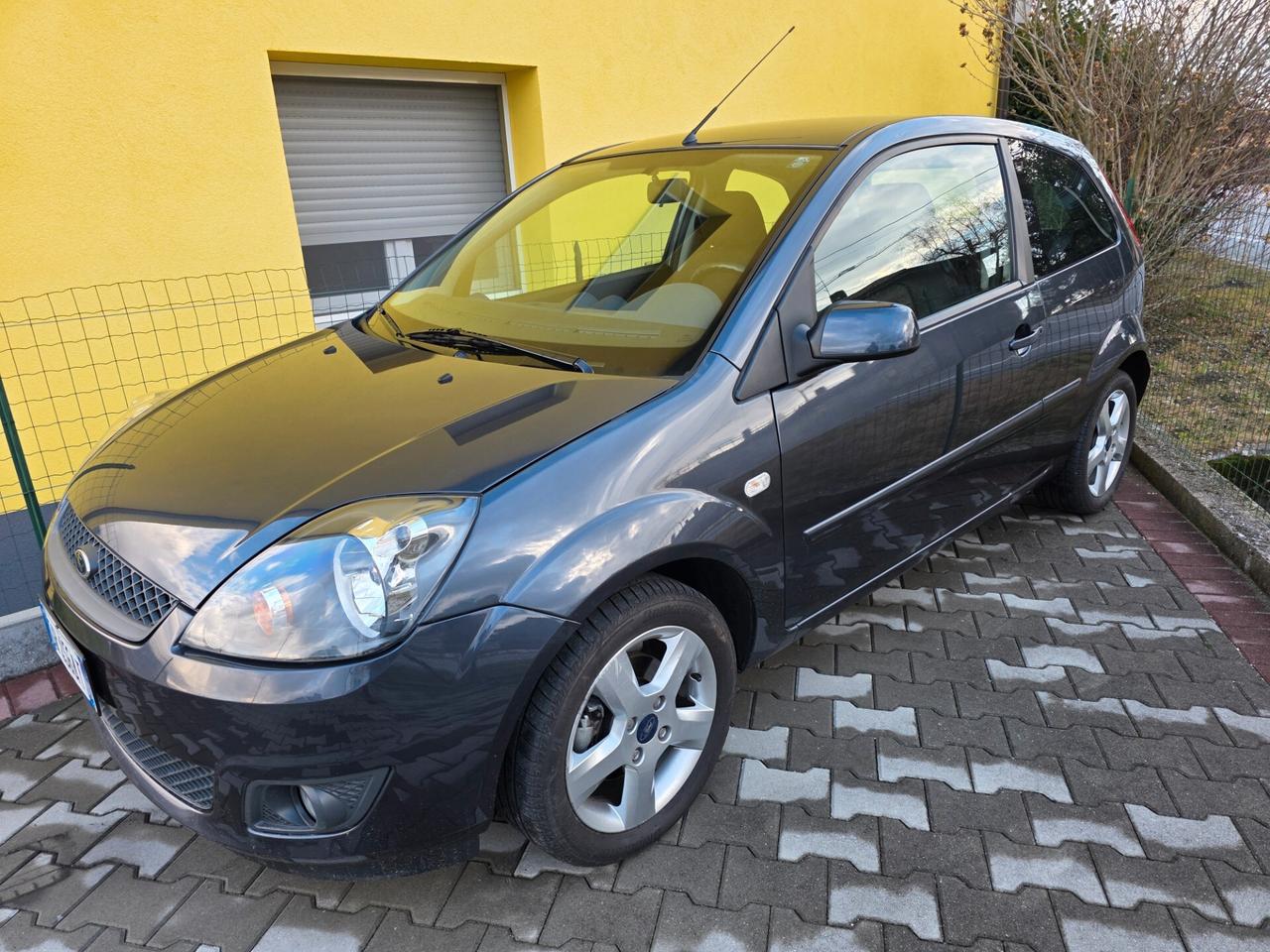 Ford Fiesta 1.4 TDCi 68CV 3 porte Titanium