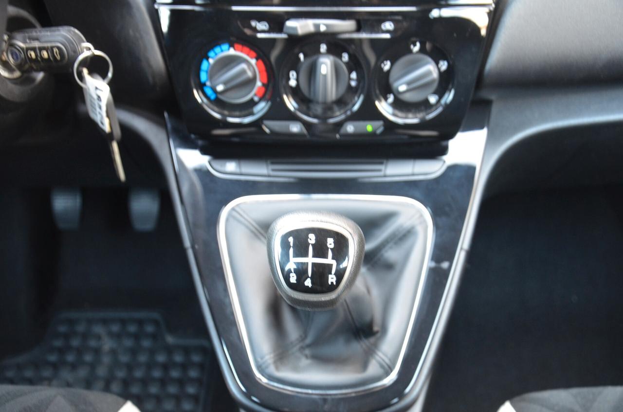 Lancia Ypsilon 1.2 69 CV 5 porte Gold