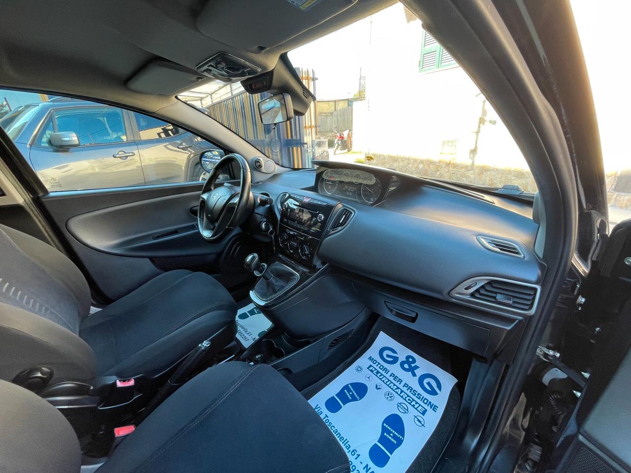 Lancia Ypsilon 1.2 69 CV Platinum EURO 5