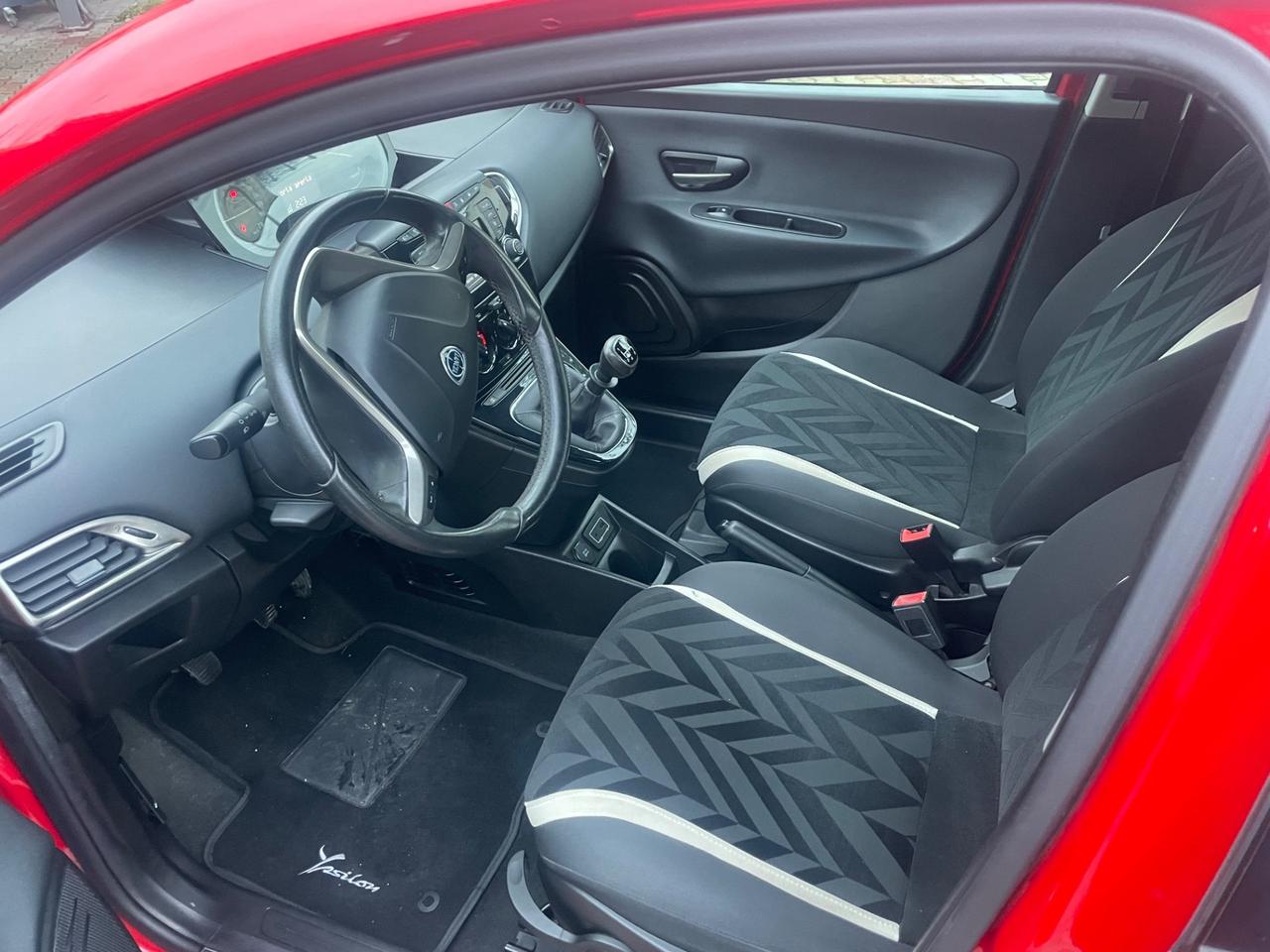 Lancia Ypsilon 1.2 69 CV 5 porte GPL Ecochic Silver