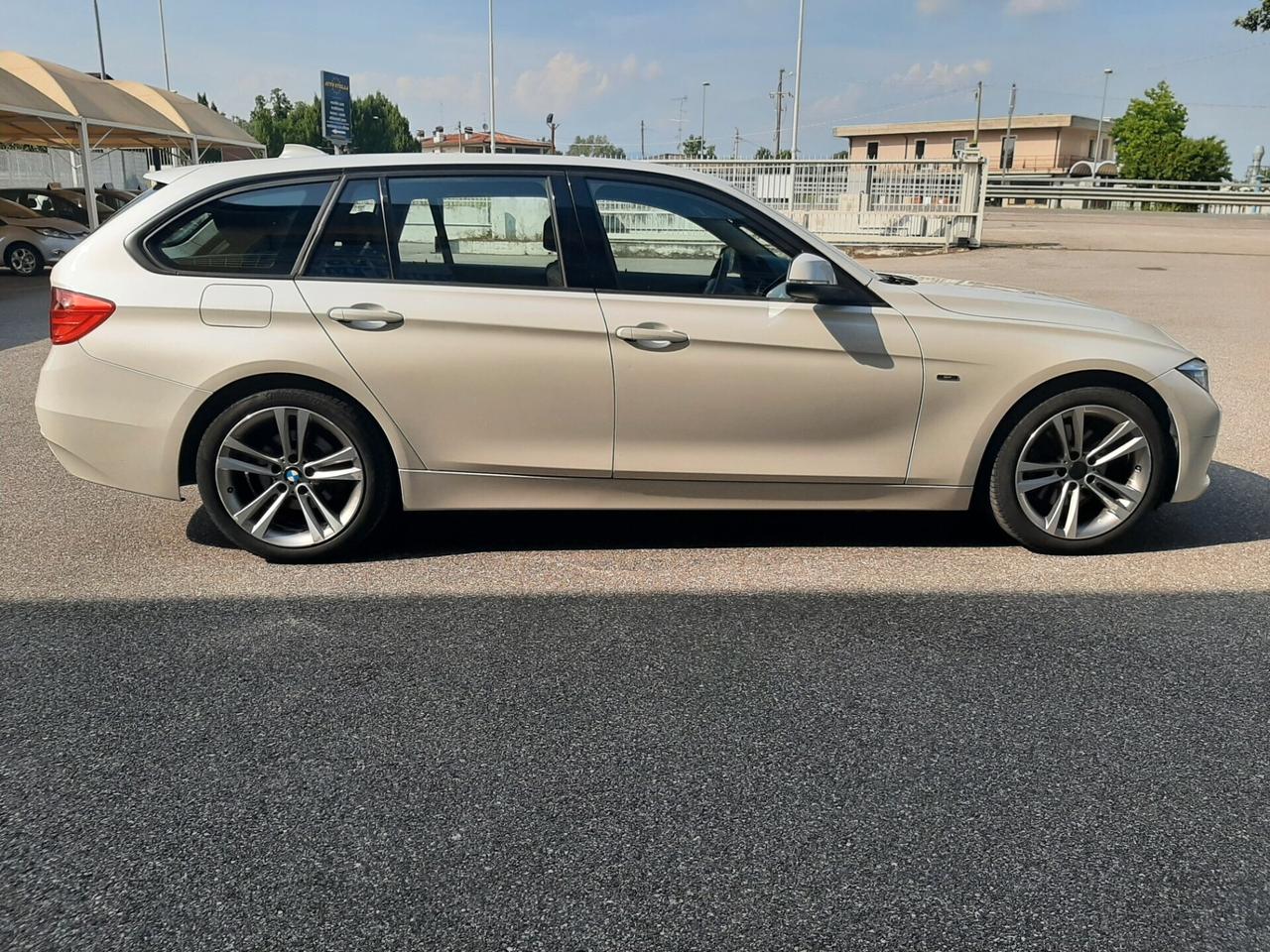 Bmw 320D Touring cc. 2.000 Turbodiesel CV. 184 Allestimento M Sport Automatica con Navigatore.
