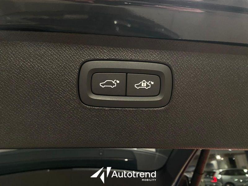 Volvo XC90 B5 250+14 CV AWD Automatica Mild Hybrid Benzina 7 posti Ultra Bright