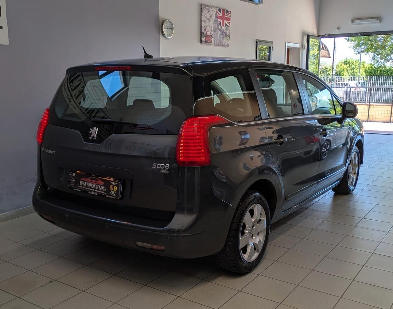 Peugeot 5008 1.6 HDi 115CV Business