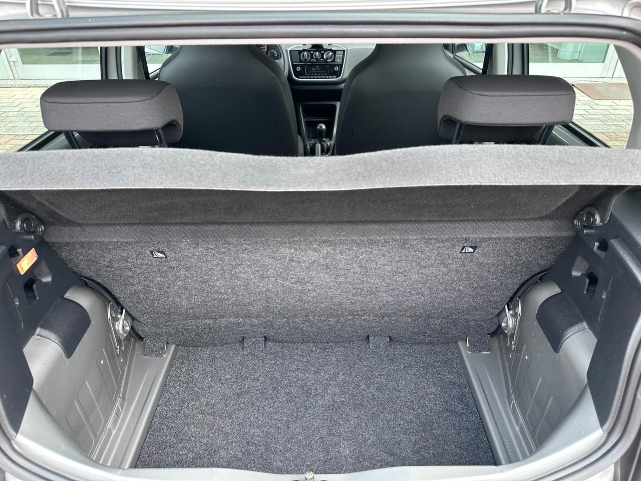 VW UP! 1.0i 60CV 5PORTE 1PROPRIETARIO NEOPATENTATI