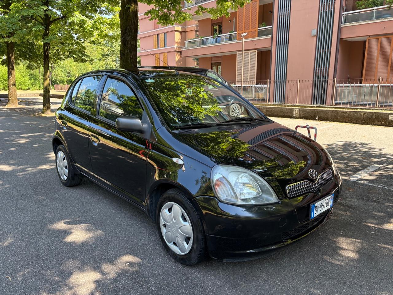 Toyota Yaris 1.0i 16V cat 5 porte Sol