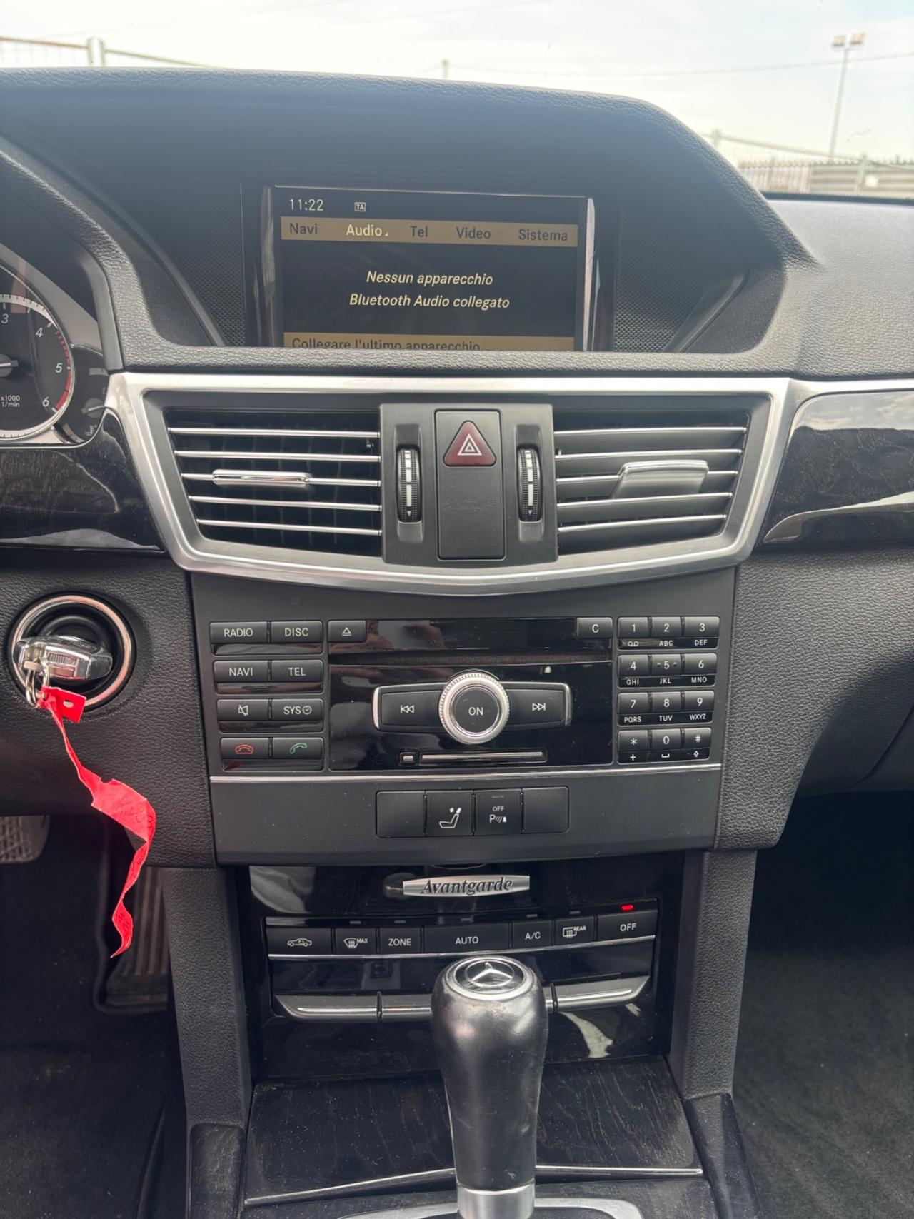 Mercedes-benz E 220 CDI BlueEFFICIENCY Avantgarde