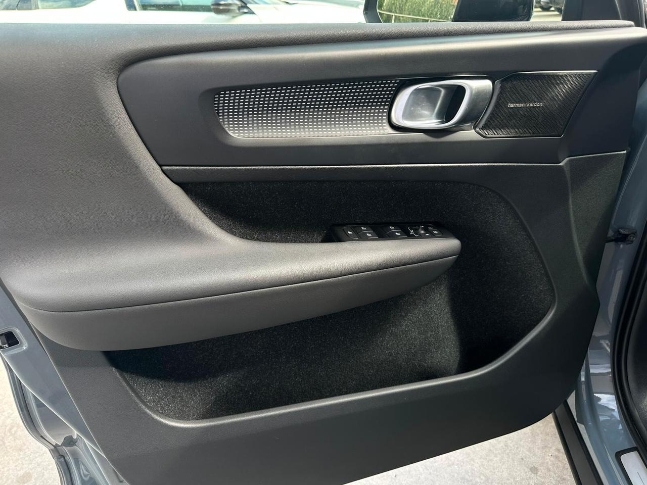 Volvo XC40 B4 AWD Geartronic R-design - Tetto apribile