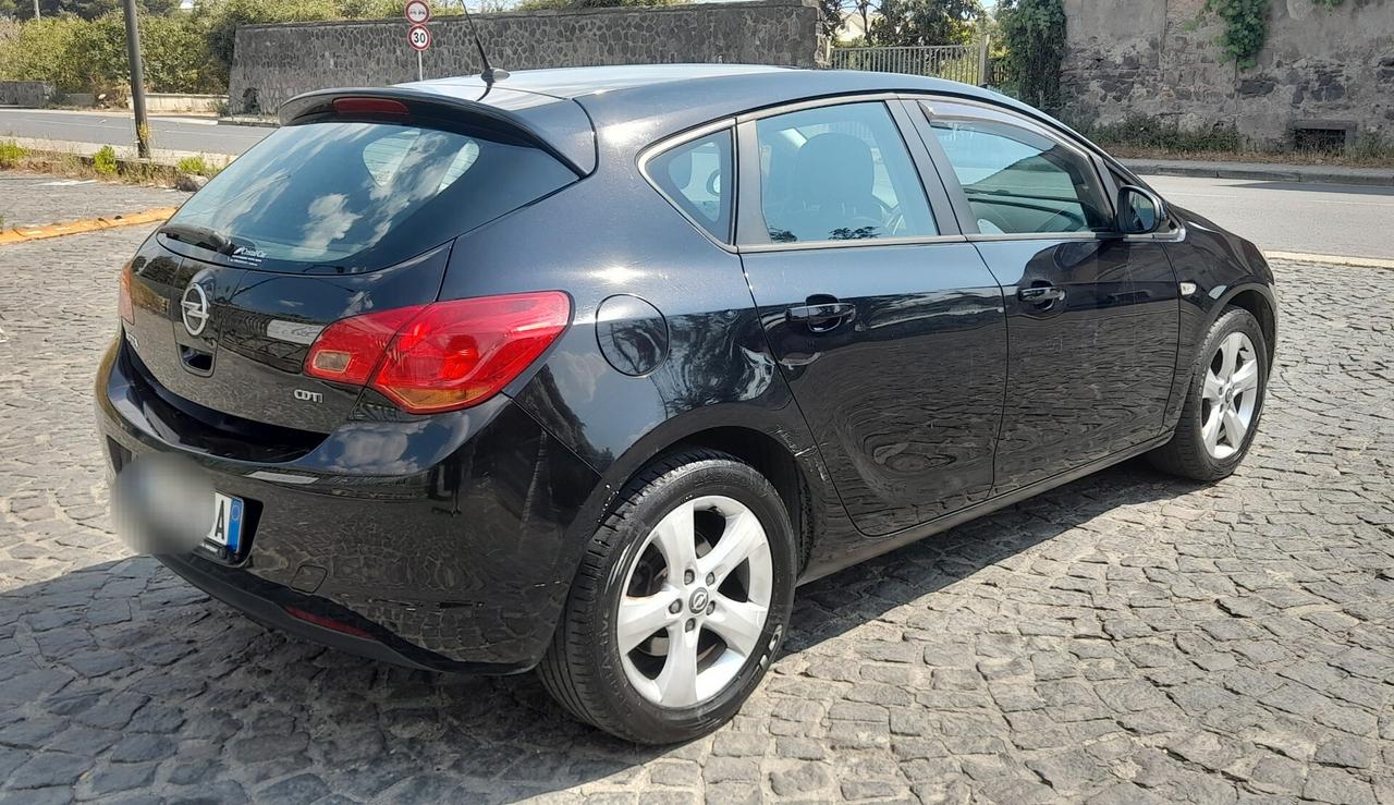 Opel Astra 1.7 CDTI 110CV 5 porte Cosmo berlina