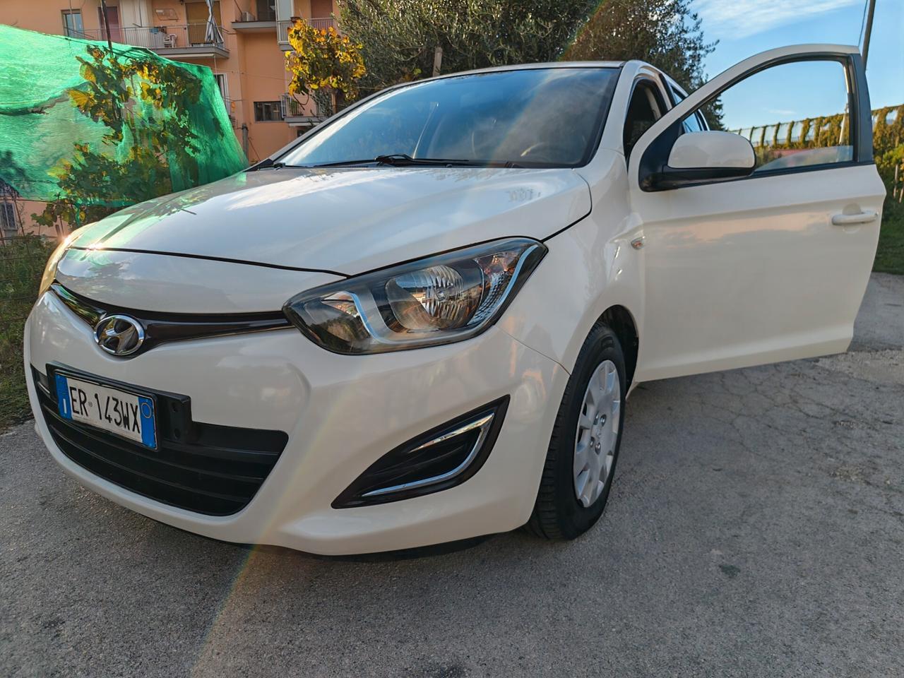 Hyundai i20 1.2 benzina CARPLAY SCHERMO 2013