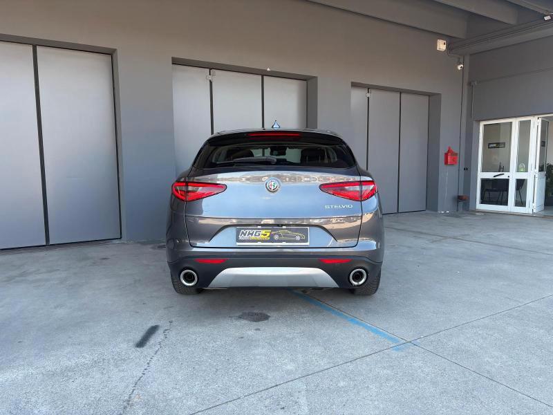 Alfa Romeo Stelvio 2.2 t Business rwd 160cv auto