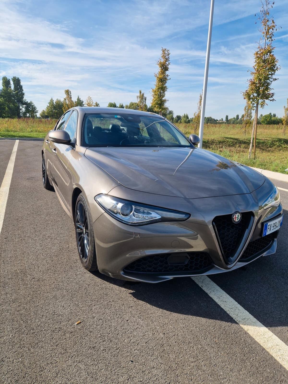 Alfa Romeo Giulia 2.2 Turbodiesel 180 CV AT8 Business Sport Launch Ed.