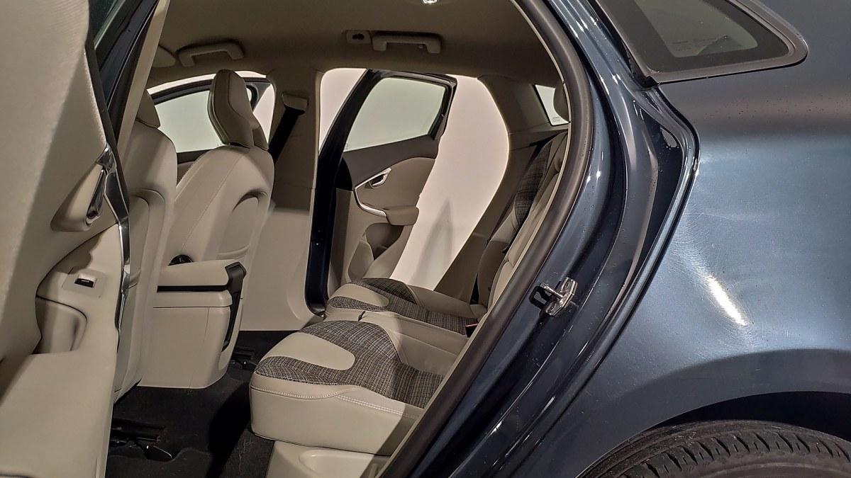 VOLVO V40 Cross Country D3 Momentum